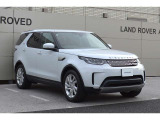 LAND ROVERの特徴的なクラムシェルボンネットは1枚のアルミニウムで成形したクラムシェルボンネットはより滑らかに。気品に満ちた印象的な. スタイルを生み出しています