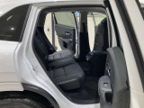後部座席も大きく乗り降りしやすく、長時間の運転でも快適に過ごすことができます!