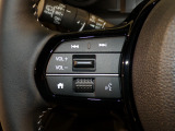 【ステアリングリモコン】ステアリングにオーディオ調節可能なスイッチが装備されていますので運転中でも視線をそらさずにオーディオの調節が可能です!