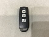 スマートキー付きですからドアロックの開閉およびエンジンスタートが楽々です。電動スライドドアの開け閉めもボタンで操作できます。
