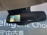 ルームミラーでアラウンドビューモニターの画像が確認出来ます。