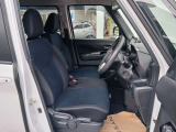 運転席側から観たフロントシートのイメージです。