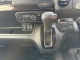オートエアコン装着車で車内はいつも快適です。