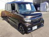 自社整備工場で点検整備をおこなってからお渡ししています。車検が残っている場合は『12ヶ月点検整備』を、車検整備付きの場合は『車検整備』をおこないます。整備費用は車両本体価格に含まれています。