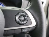 ステアリングスイッチ付き。前方から目を離すことなく操作することが可能です。