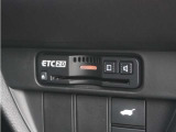 ◆ETC2.0装着◆進化したドライブ体験。料金収受システムだけだったETCが生まれ変わって、高速道路を賢く使うETC2.0に進化しました。多彩な情報サービスが便利で快適なドライブ体験を提供します。