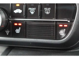 運転席・助手席に2段階の温度調整があるシートヒーターを装備。寒い朝、車に乗り込んですぐにシートヒーターをオン!温かさが広がり、冷たい朝も快適に始まります♪
