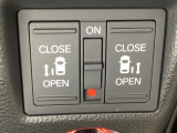 リアドアは乗り降りに便利な両側電動スライドドアです。また運転席に座っていながらスイッチ操作で自在にスライドドアを開け閉めできます。