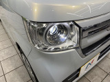 【LEDヘッドライト】悪天候や夜間走行時も良好な視界を確保し安心して運転できる高輝度LEDヘッドライトを装備!点灯速度が早く、消費電力も抑えられています。