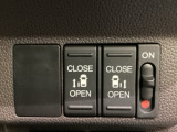リアドアは乗り降りに便利な両側電動スライドドアです。また運転席に座っていながらスイッチ操作で自在にスライドドアを開け閉めできます。