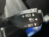 【レーダークルーズコントロール】高速道路での長距離走行が楽に!!自動で速度を保つクルーズコントロールが、衝突軽減システムと連携し、前方の車両を感知して車間を保つように速度調節してくれます!!