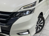 【LEDヘッドライト】悪天候や夜間走行時も良好な視界を確保し安心して運転できる高輝度LEDヘッドライトを装備!点灯速度が早く、消費電力も抑えられています。