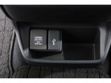 スマートフォンなどの音楽再生が可能なUSB接続ジャック装備車両です♪♪♪
