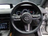 運転席にお座りになった際のイメージです。視界やシートの座り心地にポジション、各装備へのアクセスのしやすさ等、実際に触れてお確かめください。