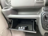 車検証なども収納できる大型のグローブボックスは、使い勝手もよく役立ちます!