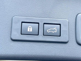 【パワーバックドア】スマートキーや運転席のボタンを押すだけでリアゲートが自動で開閉します!荷物を持っている時や、高い位置にあるバックドアを閉める際に便利な機能です♪