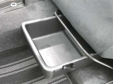 取り出しやすく、しまいやすい収納スペースが満載です。ティッシュやペットボトル等、用途に合わせた収納が可能ですので、使い方はあなた次第!