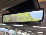 【デジタルインナーミラー】後席の大きな荷物や同乗者で後方が確認しづらい時でも安心!カメラが撮影した車両後方の映像をルームミラー内に表示。クリアな視界で状況の確認が可能です!