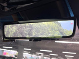 【デジタルインナーミラー】後席の大きな荷物や同乗者で後方が確認しづらい時でも安心!カメラが撮影した車両後方の映像をルームミラー内に表示。クリアな視界で状況の確認が可能です!