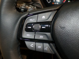 【ステアリングリモコン】ステアリングにオーディオ調節可能なスイッチが装備されていますので運転中でも視線をそらさずにオーディオの調節が可能です!