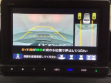 バックでの車庫入れも安心です! リアカメラが付いているバックモニター付のナビを装備しております。操作線もついており距離感も画面から確認できます。