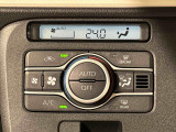 車内空調は&rdquo;AUTOエアコン&rdquo;にお任せ。運転に集中出来ますよ!
