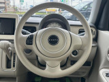 インテリアに合わせたデザインのステアリングは、運転される方のことも考え、運転しやすい形状、大きさです。是非一度、実際に触ってお確かめください。