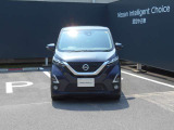 ヘッドライトの上向き下向きを自動で切り替えてくれます。対向車や前方の車にも迷惑をかけにくくなります。
