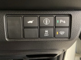 ハンドルの右側にHondaセンシング用のメインスイッチとパワーテールゲートスイッチがついています。パワーテールゲートスイッチは車内からでもテールゲートの開け閉めを電動でできます。