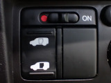 運転席からもスライドドアをボタン操作でスピーディーに開閉できます!またスマートキーでも操作できるので便利です。