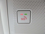 エアバッグ作動時や後突時、もしくは車内のSOSボタンを押した際に緊急通報オペレーターに連携し、救急・警察を手配します。更にオペレーターにも連携、お客様のご要望に応じてロードサービスの手配を行います。