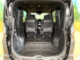 普段のお買い物や通勤、送迎等に十分な荷室スペースを確保しております。セカンドシートを倒すと、大きな荷物の積載も可能です♪
