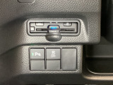 ハンドルの左下にETCとHondaセンシング用の、VSA(ABS+TCS+横滑り抑制)解除スイッチなどがついています。高速道路の料金所の通過も楽々です。 カードの取り出しもしやすい場所についています。
