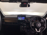 【前方視界】開放的な前方視界!運転がしやすく疲れにくいです♪窓が大きく、見通しがとっても良いおクルマですよ♪