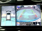 アラウンドビューモニター。上空から見下ろしている様な映像を映し出し車庫入れもスイスイ!