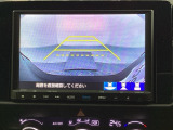 バックでの車庫入れも安心です! リアカメラが付いているバックモニター付のナビを装備しております。操作線もついており距離感も画面から確認できます。