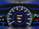 視認性に優れたメーターを採用しており、走行中でも車速や情報が分かりやすく表示されます。運転時の視線移動をむりのない範囲に抑え、快適で安心感のあるドライブをサポートします。