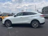 乗り降りのイメージが湧く左側面。ドア面の通りやスライド有無、小キズの出やすい部分も確認◎。
