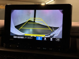 リバースギアに入れるだけで後方の表示へ切り替わります。夜間や雨の日の駐車も楽になりますよ。