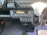 オートエアコンの他、フレアクロスオーバーでは、スノーモードやオフロードモード等が付き、小さい車ながらも悪路を安心して運転できるギミックがあります。本気で遊ぶための安全性が確保されています。