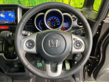 【純正革巻きステアリング】上質な革を使用することで、手にしっかり馴染みとても運転しやすいハンドルです♪