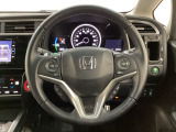 ハンドルにHondaセンシング系のクルーズコントロールやレーンキープアシストなどのスイッチと、オーディオの操作スイッチが装備されています。ハンドルから手を離さず安全に操作できます。