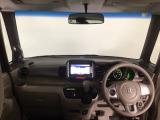 【前方視界】開放的な前方視界!運転がしやすく疲れにくいです♪窓が大きく、見通しがとっても良いおクルマですよ♪
