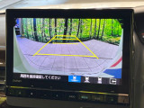 【バックカメラ】駐車時に後方がリアルタイム映像で確認できます。大型商業施設や立体駐車場での駐車時や、夜間のバック時に大活躍!運転スキルに関わらず、今や必須となった装備のひとつです!