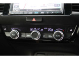 フルオートエアコンを装備。車内の温度設定だけでなくPM2.5にも対応した高性能集塵フィルターも装備しており車内はいつも快適空間♪