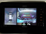 狭い場所での駐車やすれ違いなどでより的確な運転操作に役立つ全方位カメラが装備されています。