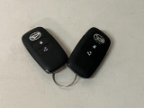 スマートキーを装備しています☆カギをカバンやポケットに入れて頂いた状態でドアロックの開閉やエンジンスタートをして頂けますよ!とても便利な装備です!