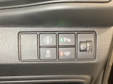 ハンドルの右側にはヘッドライトレベライザーとHondaセンシング用のメインスイッチがついています。ヘッドライトレベライザーは道路状況や積荷の加重に応じてライトの高さを調節できます。