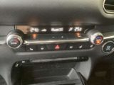 左右独立エアコン搭載。運転席/助手席で設定を変えられるため、好みに合わせて調節できます。