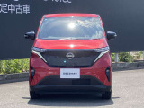フロントガラスの上部には衝突軽減ブレーキの装置も付いており、より安全に運転を楽しんでいただくことができます。